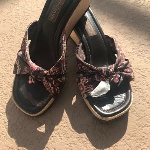 BRIGHTON LEATHER BASKET WEAVE SLIP ON SANDALS